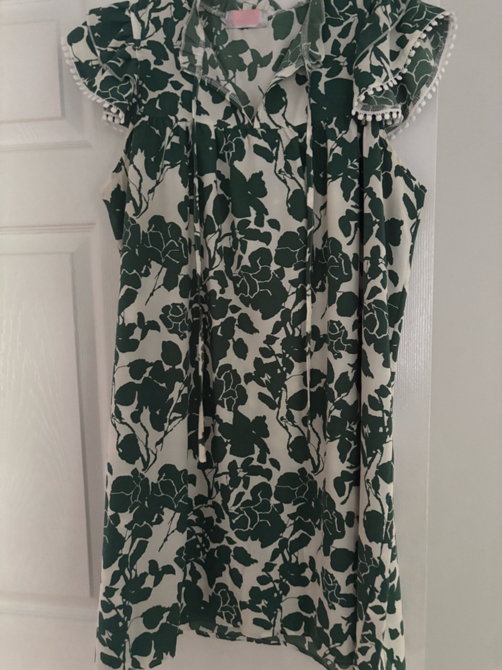 Green and white floral dress with capped ruffle sleeves 
Large - Picture 2 of 5